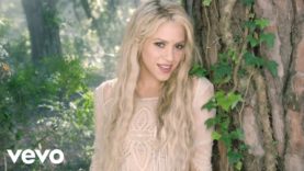 Shakira – Me Enamoré (Official Video)