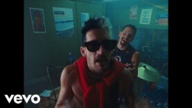 Mau y Ricky – Papás (Official Video)