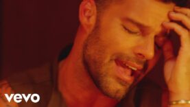 Ricky Martin – Perdóname (Official Video)