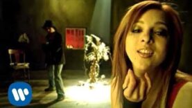 Lu – Por Besarte (Official Music Video)
