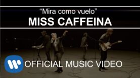 Miss Caffeina – Mira cómo vuelo (Videoclip Oficial)